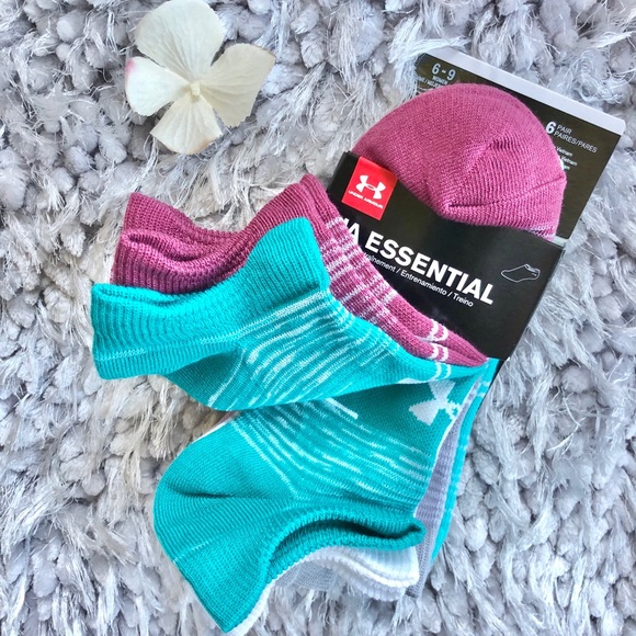New with tags UNDER ARMOR 6 pack ESSENTIAL SOCKS - Picture 6 of 6
